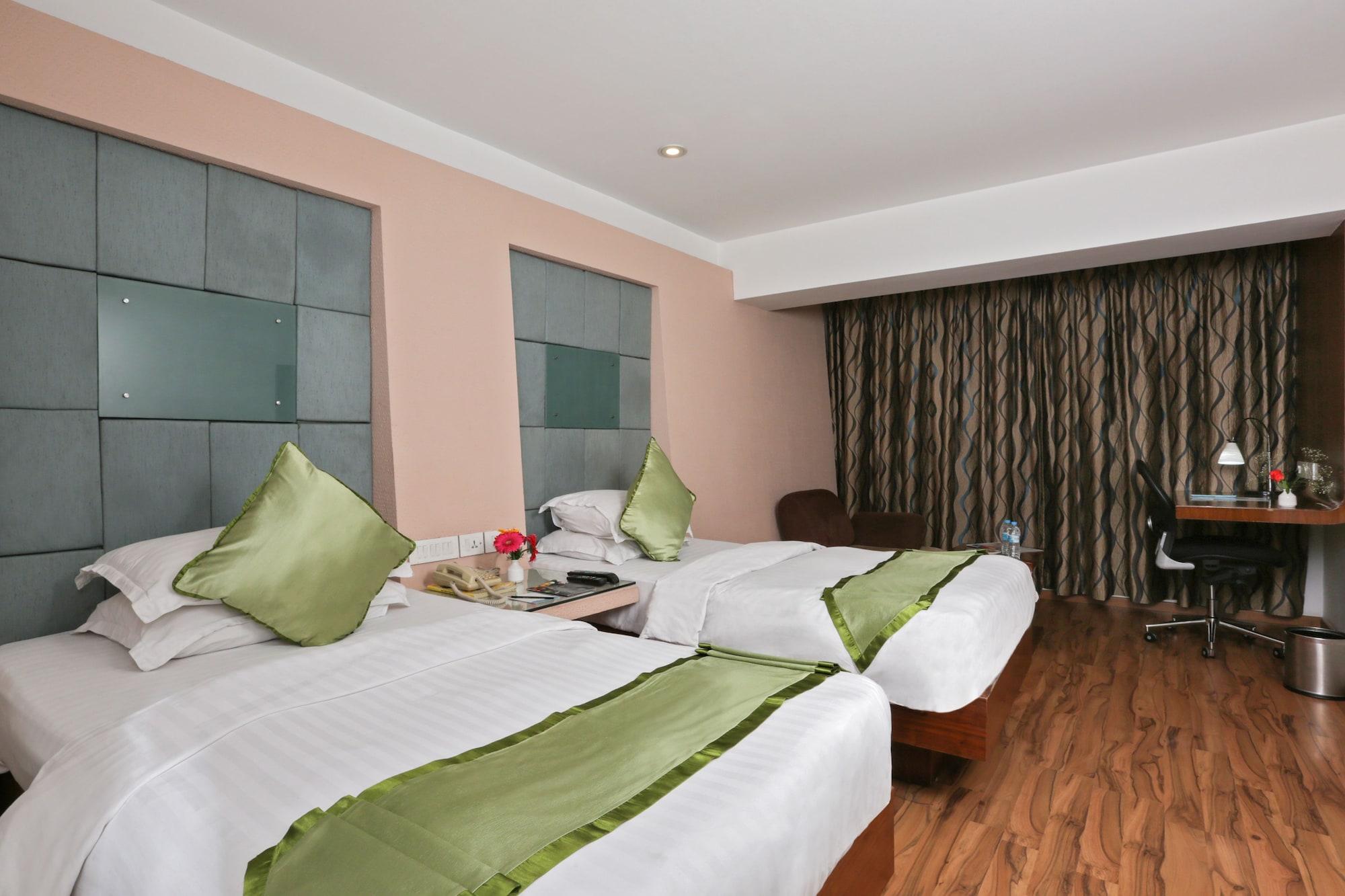 Hotel Trinity Isle Μπανγκαλόρ Εξωτερικό φωτογραφία